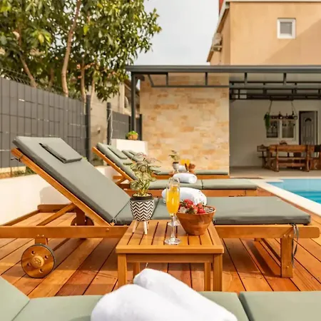 Relax S Bazenom I Vanjskim Kominom - Apartamento Zadar
