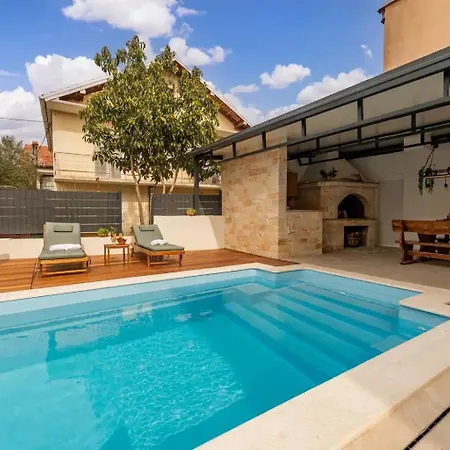 Relax S Bazenom I Vanjskim Kominom - Appartement