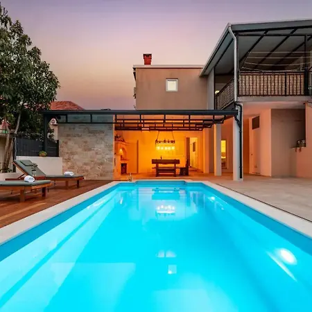 Appartement Relax S Bazenom I Vanjskim Kominom - *