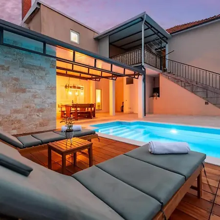 Appartement Relax S Bazenom I Vanjskim Kominom -