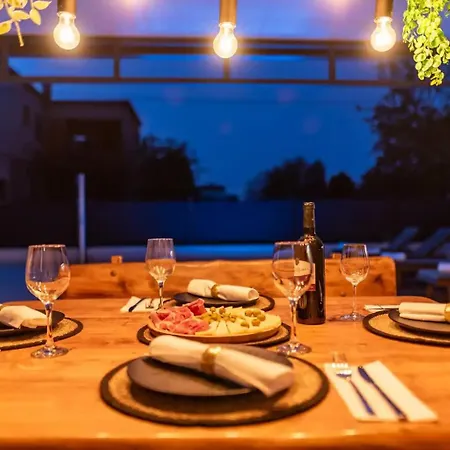 Relax S Bazenom I Vanjskim Kominom - Apartamento