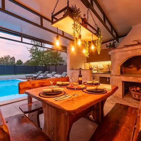 Appartement Relax S Bazenom I Vanjskim Kominom -